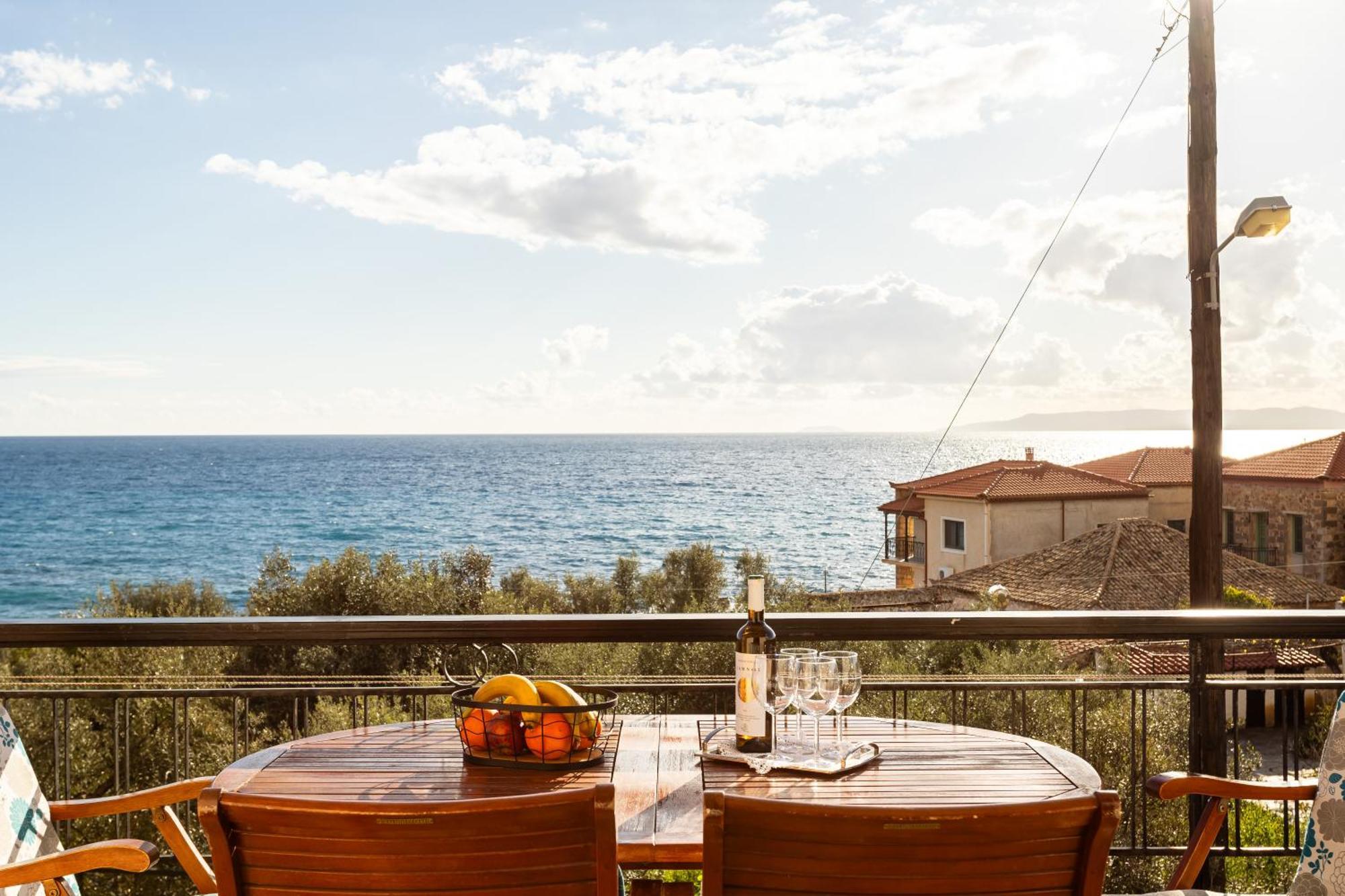 Sunset Serenity - Kardamili Seaside Getaway Экстерьер фото